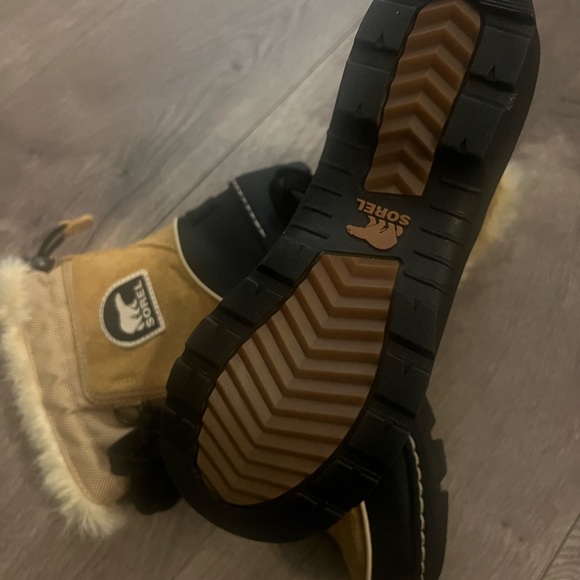 Women’s Sorel Boots - Picture 3 of 3